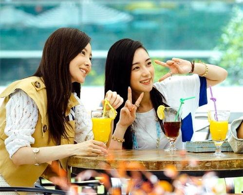 娱乐吃瓜女艺人恋情,甜蜜互动引网友热议